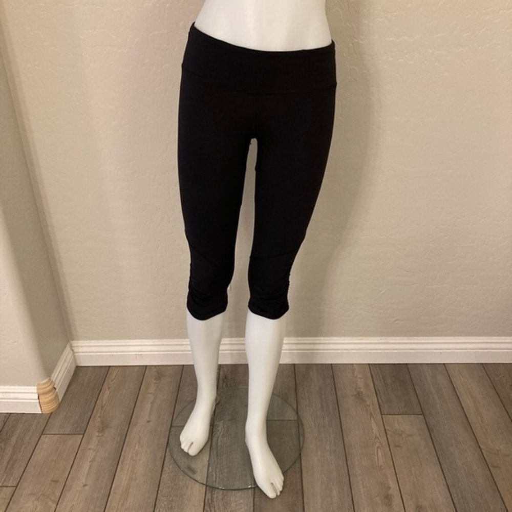 Lululemon Black Side Ruched Cropped Leggings Size 6
